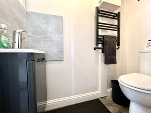 Guest Cloakroom- click for photo gallery